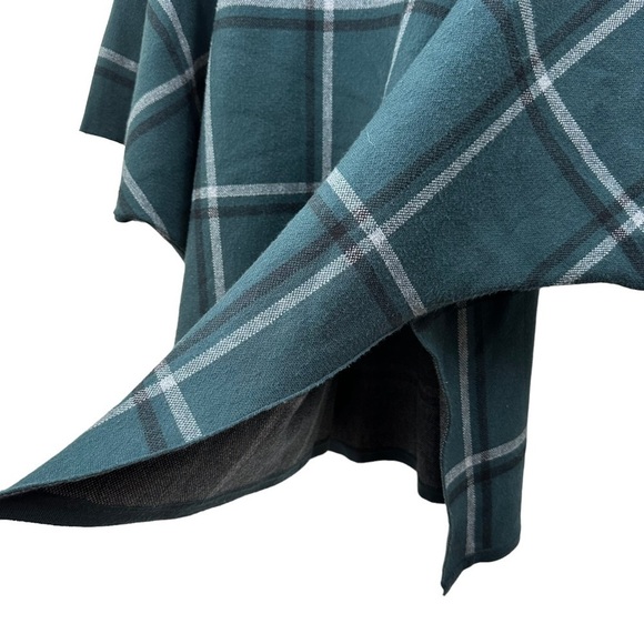 Max Studio Evergreen Plaid Sweater Cape Poncho, Oversized, OS - Picture 4 of 7